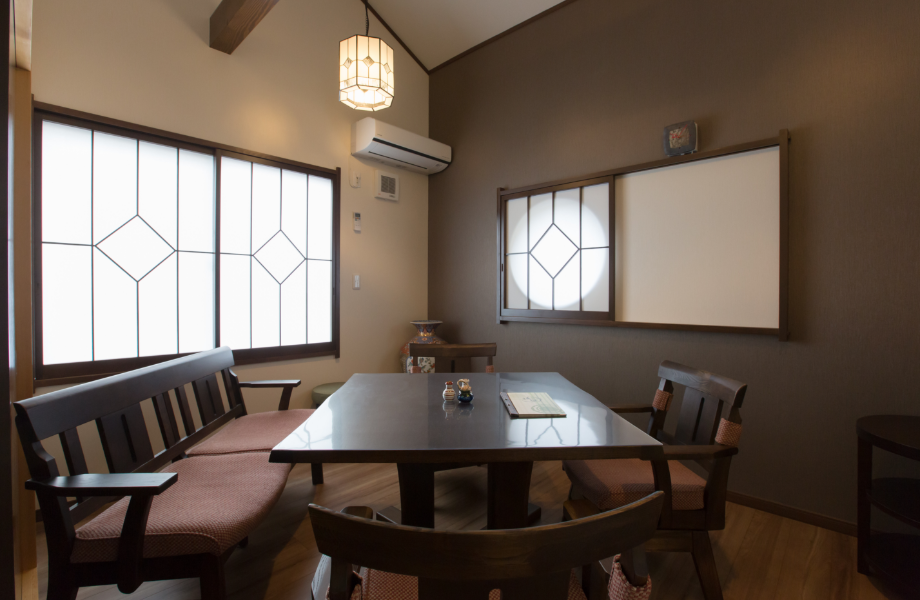洋間テーブル席5名